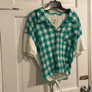 NWT Unique short sleeve checkered top with tied back